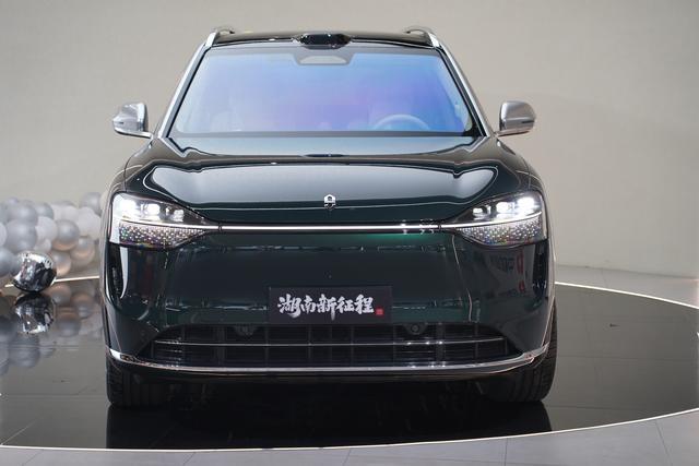 问界M9车主的默契：提车第一站，往往不是回家