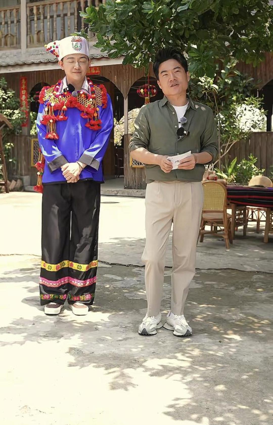 董宇辉云南行不止小作文:吃撒撇皱眉,跳目瑙纵歌,解锁别样德宏