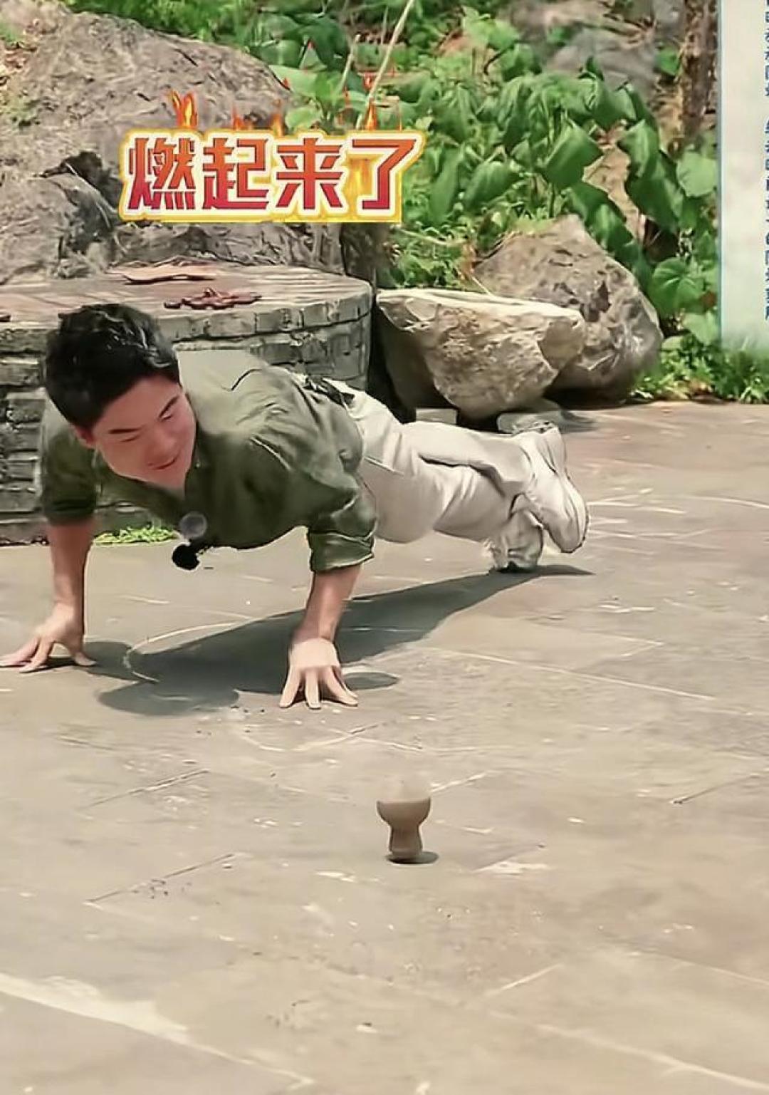 董宇辉云南行不止小作文:吃撒撇皱眉,跳目瑙纵歌,解锁别样德宏