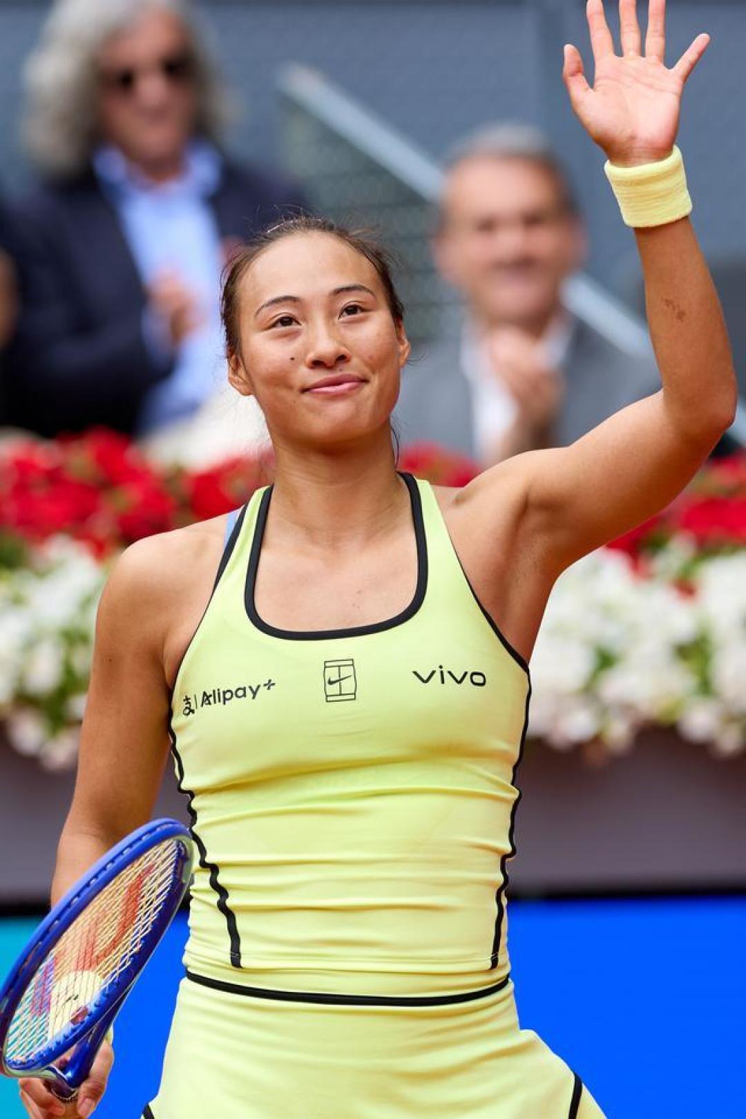让一追二！郑钦文2-1逆转肯宁，取马德里开门红重返中国一姐