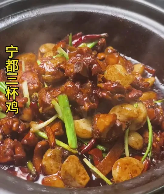 宁都三杯鸡制作详解：食材选择与三杯秘制比例