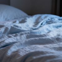 空调房睡不好？90%的人盖错夏被！这份适配你睡眠环境的夏被避坑指南绝了