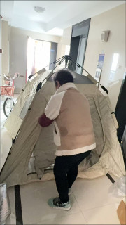 折叠椅与防水野餐垫搭配