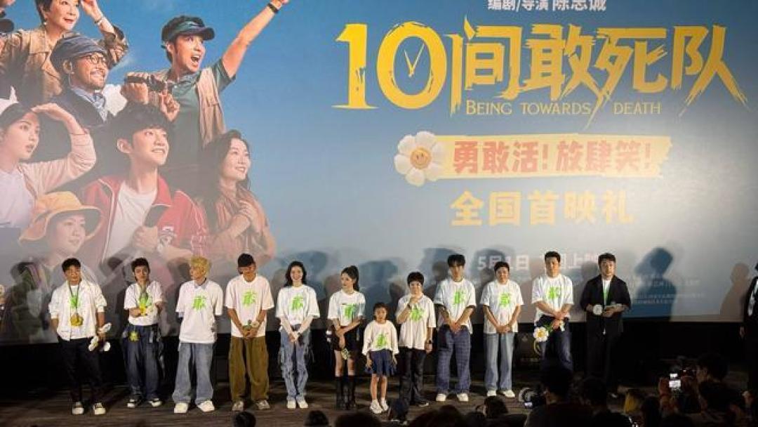 陈思诚首映礼风头被抢,10岁儿子犀利发言,祖孙三代口才绝了
