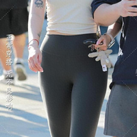 灰色打底裤别乱穿，微胖女生这样搭，显瘦又提气质