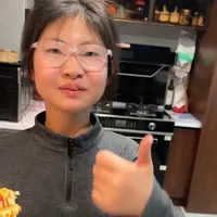 牛奶液种法烘焙教程：红枣吐司与烤肠面包制作详解