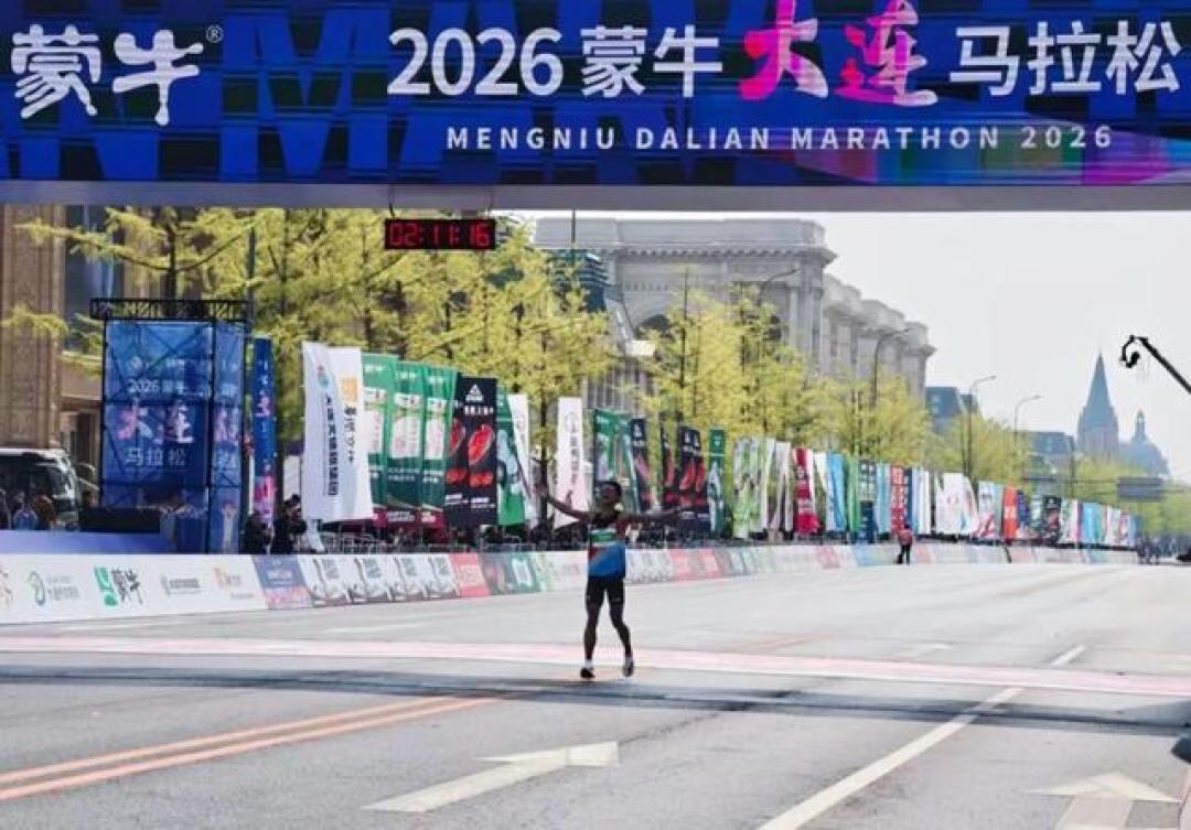 三万跑者共赴山海之约:大连马拉松一半是风景一半是“爬坡”