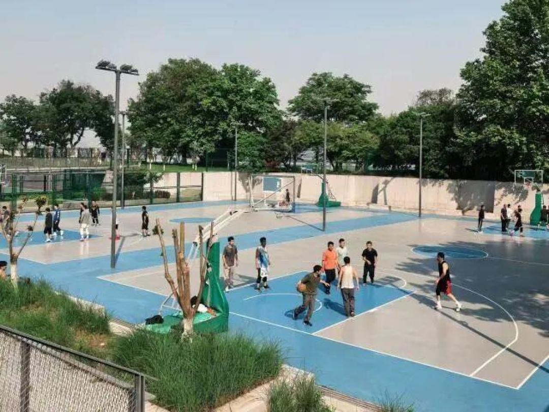 小伙打球心脏骤停倒地,球友教科书式急救用AED成功救回