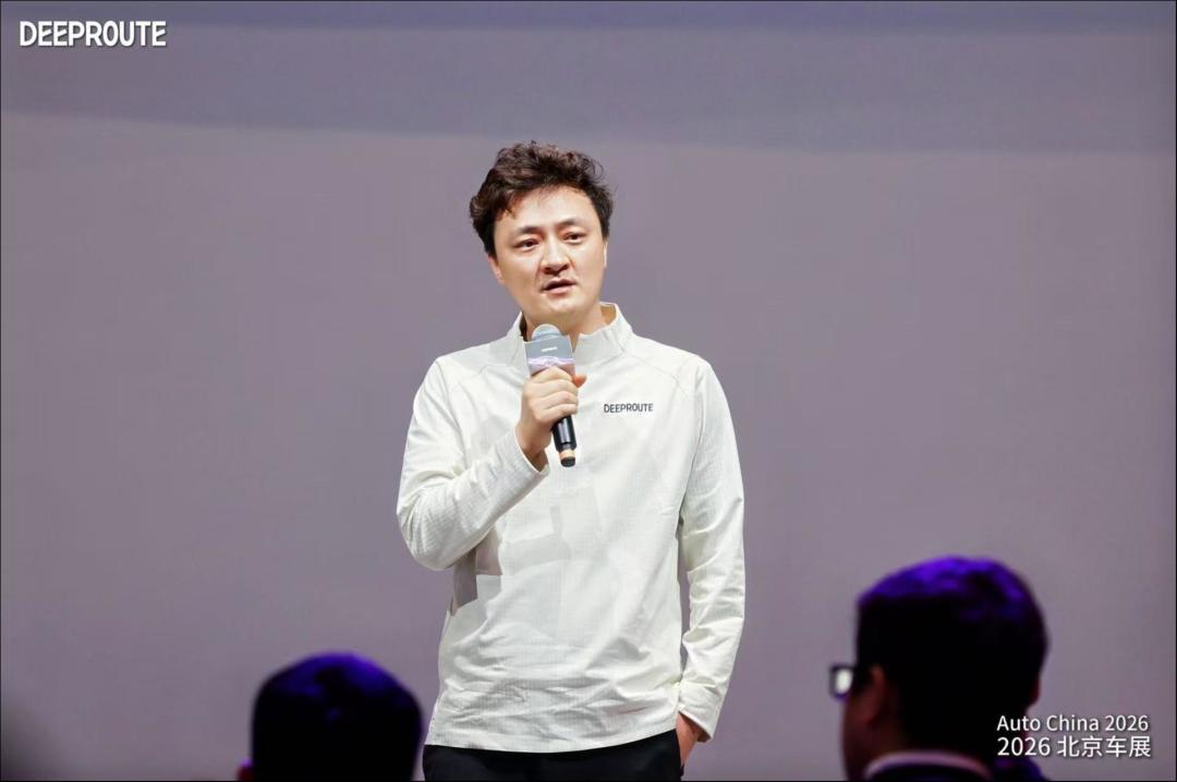 放弃小模型,元戎启行用物理AI打另外一场仗