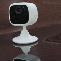 4G免流量+全彩黑光夜视，从院子到卧室，24小时守护无死角！