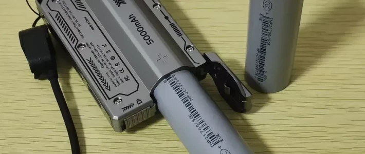 20元的“弹夹式”充电宝！支持一键换电，还是21700电池
