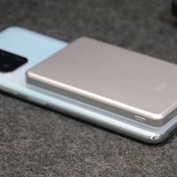 告别笨重！西圣PB-Air磁吸充电宝实测：0.96cm超薄充电不烫还稳吸