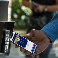 支付宝正式接入苹果NFC交通卡！iPhone刷卡无需提前充值