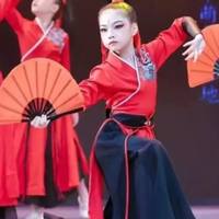 谁懂啊！这套国风演出服直接把我焊在C位✨