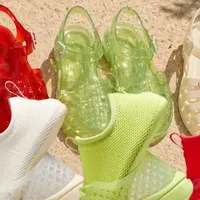 梦回千玺年？钩子咋想的？要出塑料凉拖！