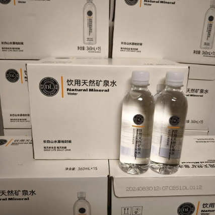 胖东来 18 元一箱矿泉水爆火！创始人于东来亲自发声劝别囤货