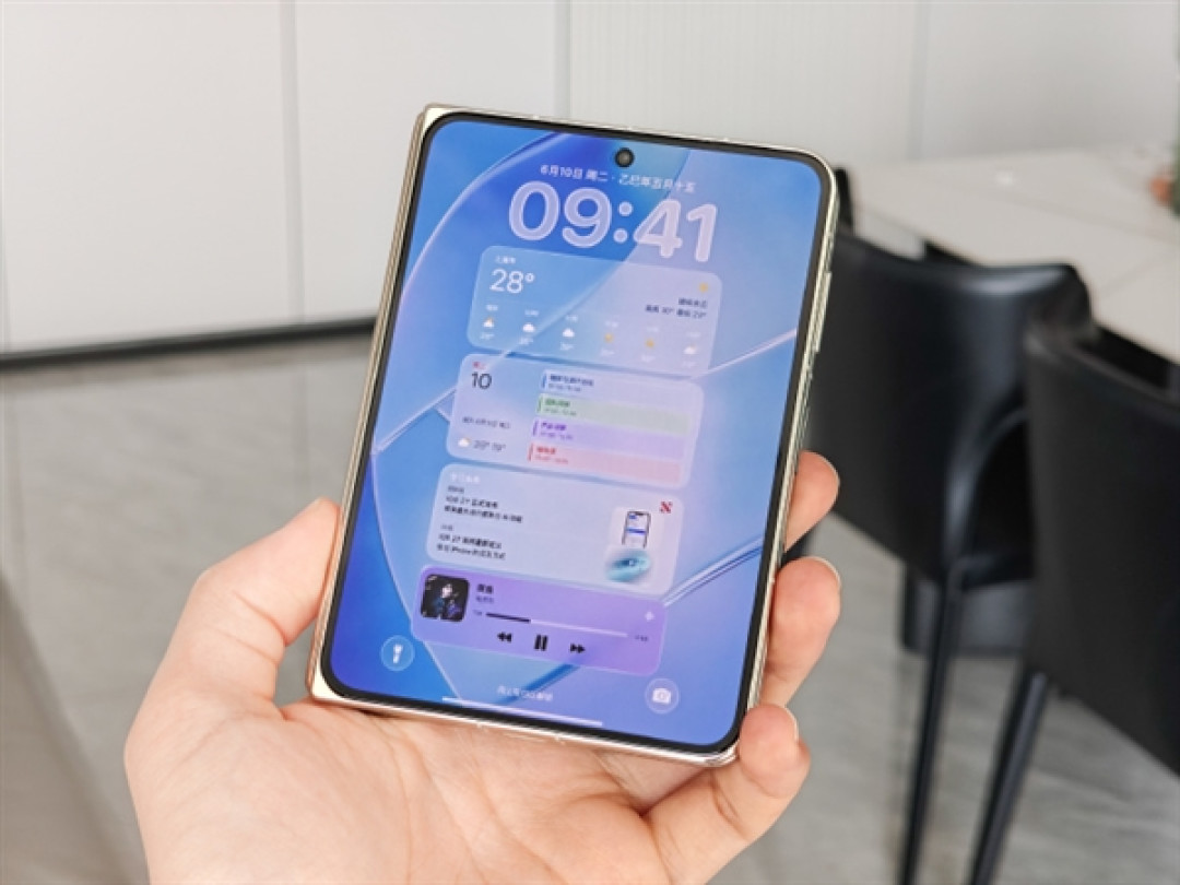 折叠屏iPhone真机首曝:博主晒3张照片冲上热搜