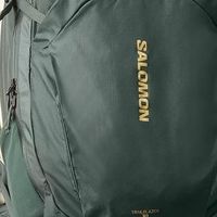 轻量化设计的萨洛蒙23L登山包
