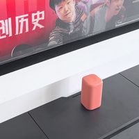 一抹红色点缀居家，米家 AI 音箱好用又平价