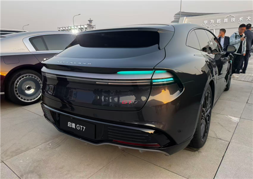 华为全家桶上车!启境GT7实车亮相:2.98秒破百的新一代智能猎装车