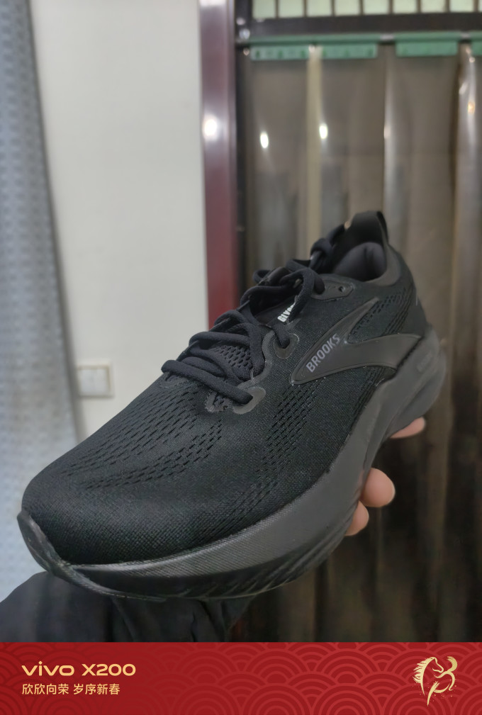 布鲁克斯跑鞋