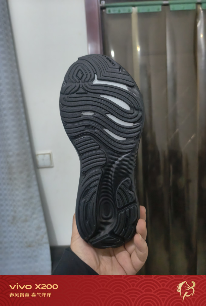 布鲁克斯跑鞋