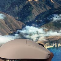 54g轻量化+PAW3395+三模秒换电，百元鼠标天花板