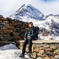 走向雪山之巅的教堂|卡兹别克冬季徒步