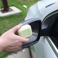雨天后视镜挂满水珠看不清？一块肥皂就能解决