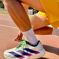 Adizero EVO SL不是新手慢跑鞋，而是进阶跑者的轻量训练利器