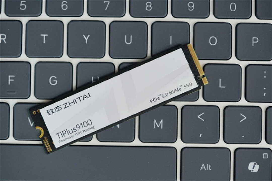 狂飙12000MB/s!长江存储致态TiPlus9100 2TB SSD图赏