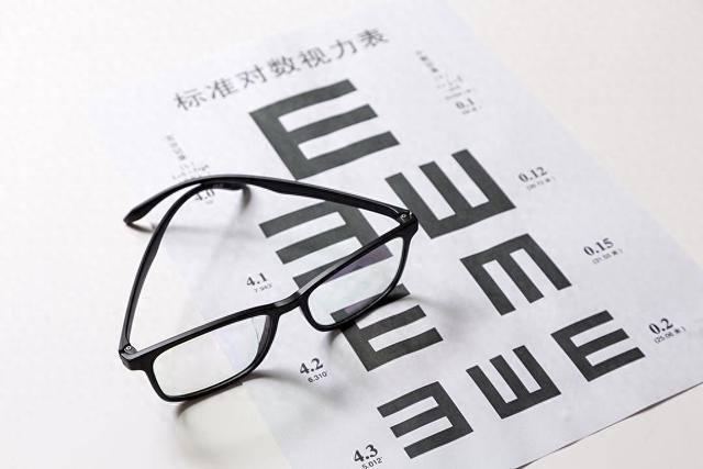 镜片装反致近视度数飙升！给孩子配眼镜 这些细节要注意→