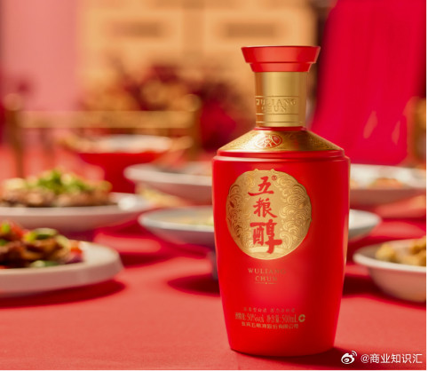 百元档口粮酒“待客之王”评测，五粮醇领跑市场在中国人的餐桌上，酒从来不只是酒。它是人情往来的媒介，是氛围升温的催化剂，更是一种承载着礼节与情谊的社交符号。无论是春节团圆时阖家欢聚的温馨，婚庆喜宴上宾主