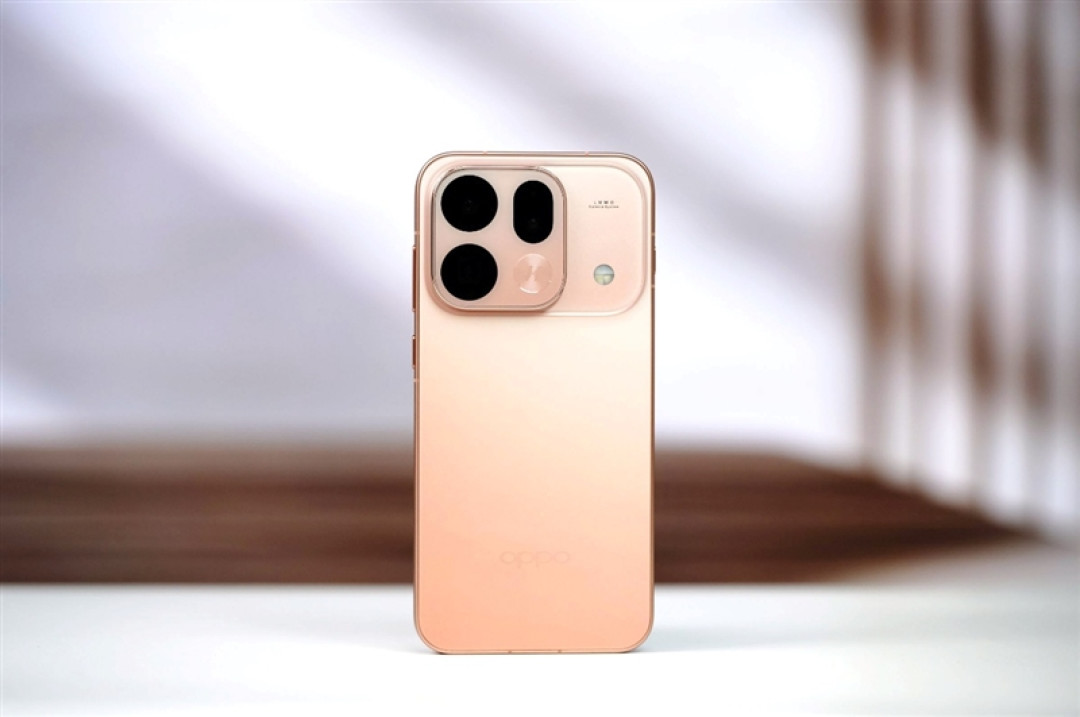 6.32 英寸塞下双2亿 + 7025mAh!! OPPO Find X9s Pro全面评测:新王小Ultra 影像续航手感全维封神