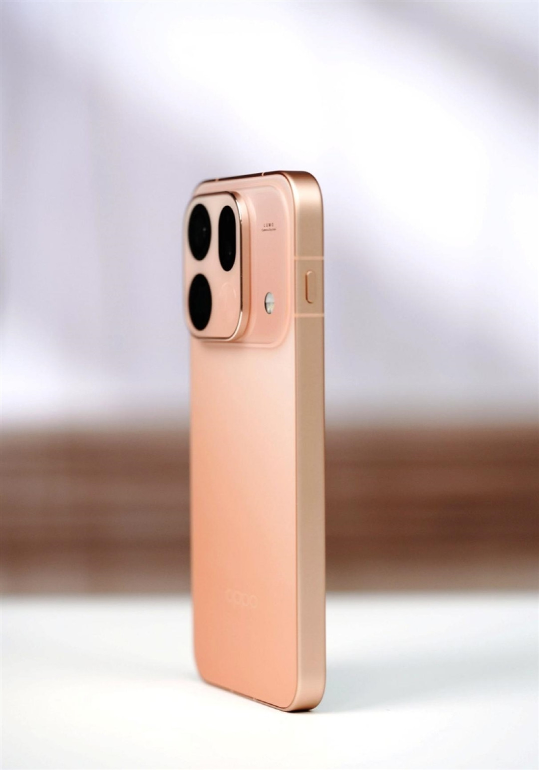 6.32 英寸塞下双2亿 + 7025mAh!! OPPO Find X9s Pro全面评测:新王小Ultra 影像续航手感全维封神