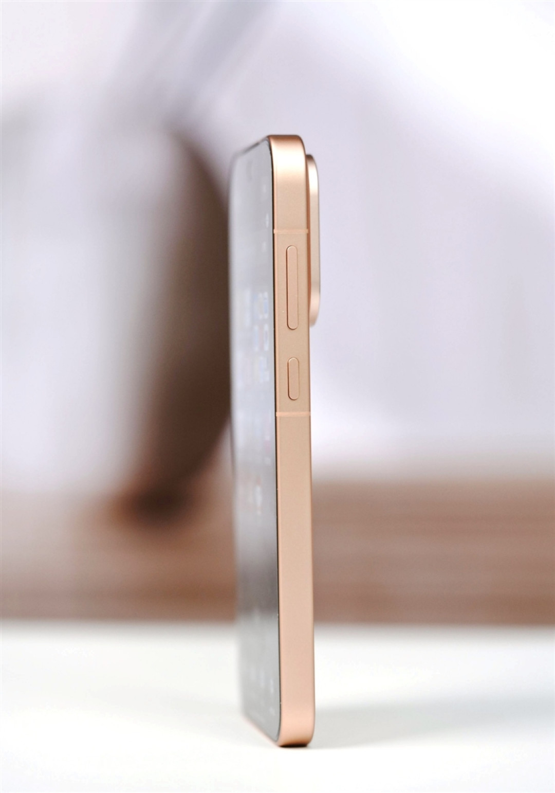 6.32 英寸塞下双2亿 + 7025mAh!! OPPO Find X9s Pro全面评测:新王小Ultra 影像续航手感全维封神