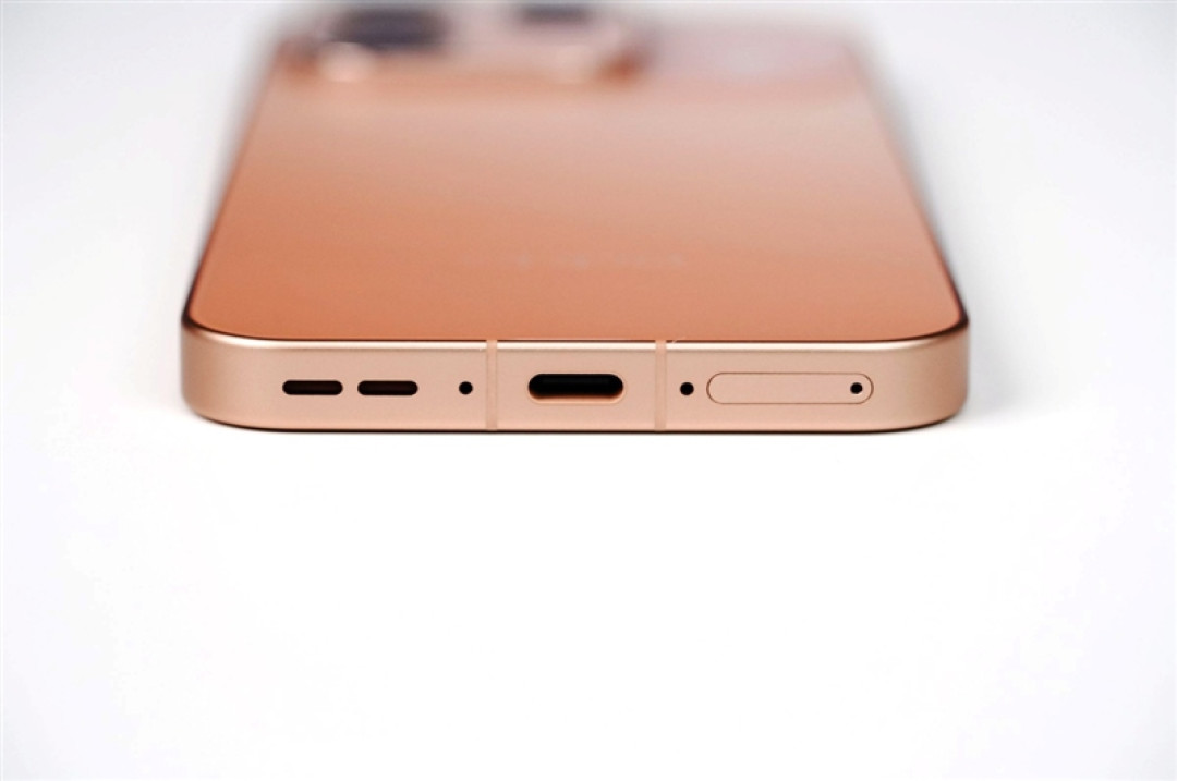 6.32 英寸塞下双2亿 + 7025mAh!! OPPO Find X9s Pro全面评测:新王小Ultra 影像续航手感全维封神