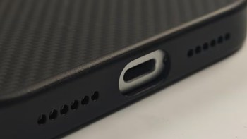 iPhone17别再用那种掉价发黄的透明壳啦河马引力这款凯夫拉手机壳