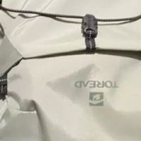 探路者双肩包：防水耐磨容量大