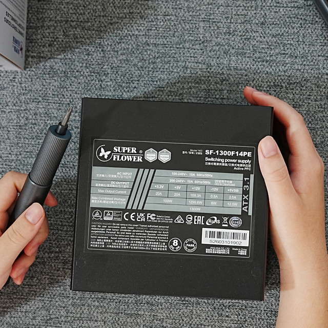 高端电源的品质名副其实，拆解振华P1300W白金全模组电源有感
