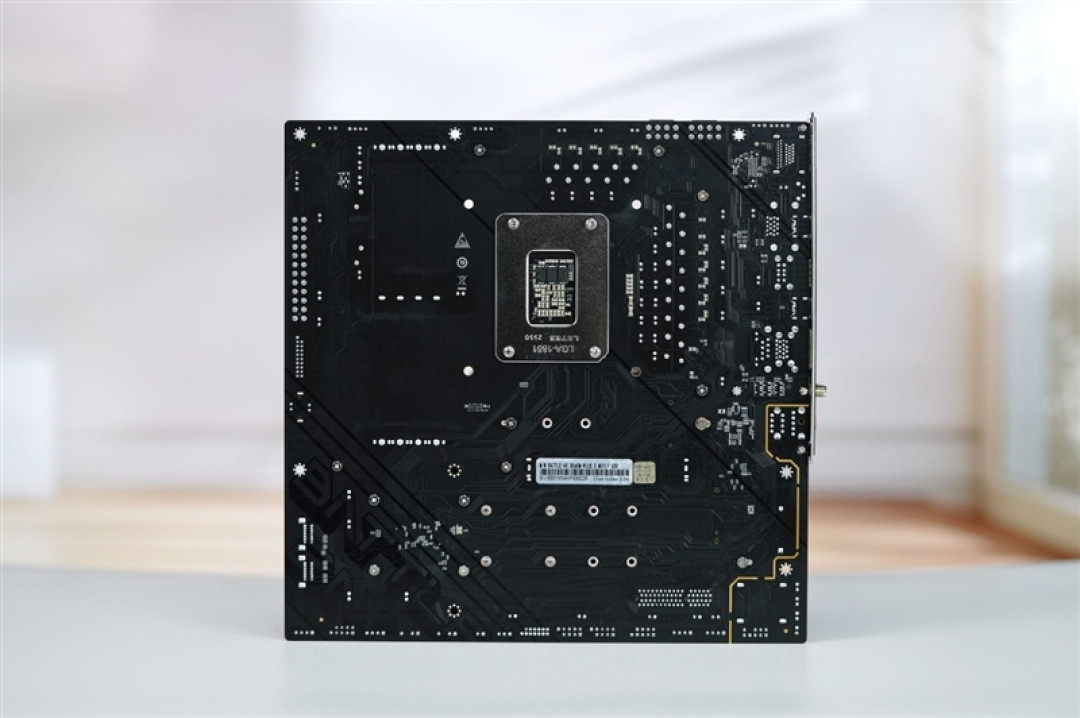 Wi-Fi 7 + 5G有线 九百元以下主板独一份!七彩虹战斧BATTLE-AX B860M-PLUS S WIFI7 V20超级黑刃评测