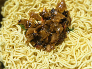 白象老坛酸菜牛肉面评测