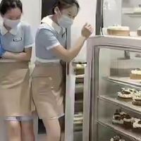 不短也不漏，好利来“性感”制服为何惹争议？网友：看服务就懂了
