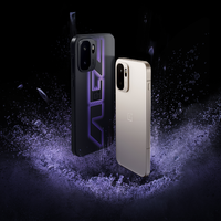 一加Ace 6强光下秒亮清晰，但iPhone 15更适合户外专业用户
