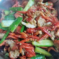 两个人的午餐，家常版蒜蓉小龙虾很搭，香迷糊了。