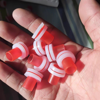 对于我们这种装修小白来说，硅胶垫比生料带更好用