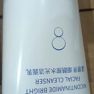 温碧泉洁面乳：温和提亮控油