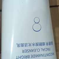 温碧泉洁面乳：温和提亮控油
