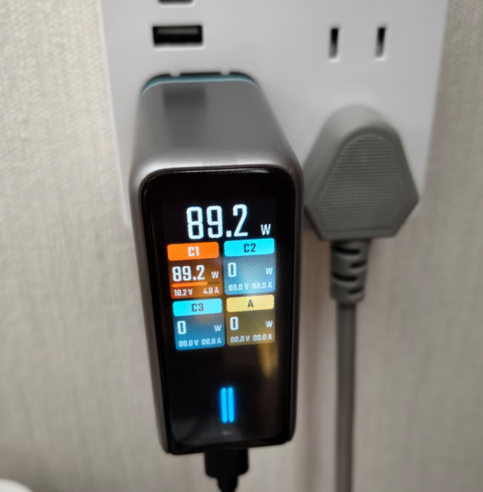 酷态科充电器