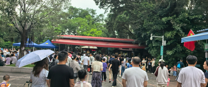 五一勇闯广州动物园：在人潮中寻觅童真
